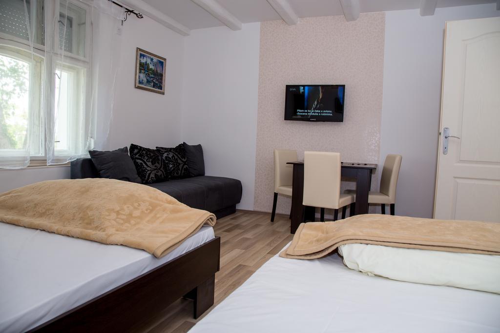 Casa Bella & Nova Hotel Palić Buitenkant foto